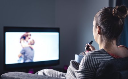 ଭୋଜନ ସମୟରେ ଟିଭି,ମୋବାଇଲ ଦେଖିବା ଅଭ୍ୟାସ କି?