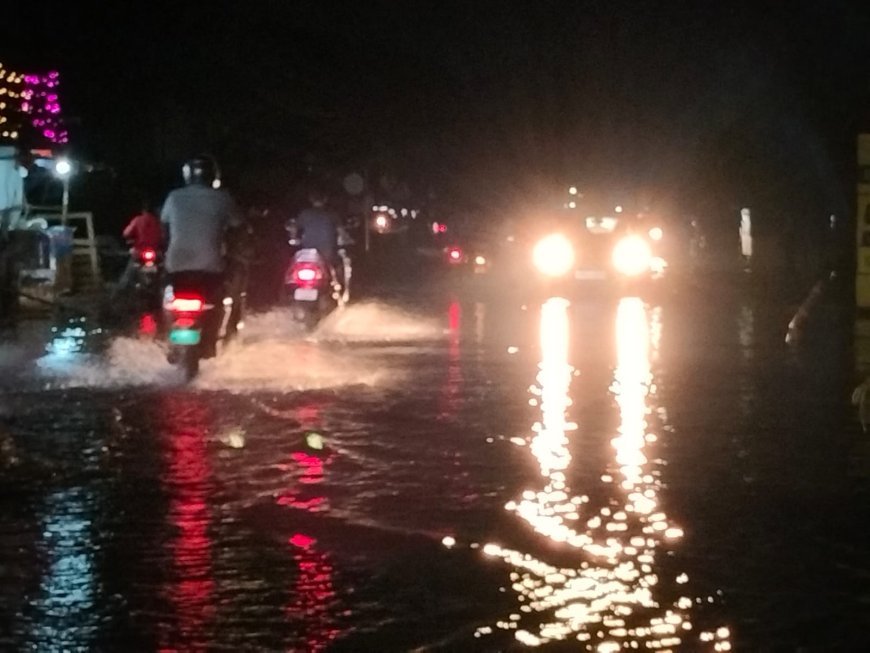 ଟଙ୍କପାଣି ରୋଡରେ‌ ଜମା ହୋଇଛି ୨ ଫୁଟ୍‌ ଉଚ୍ଚରେ ପାଣି