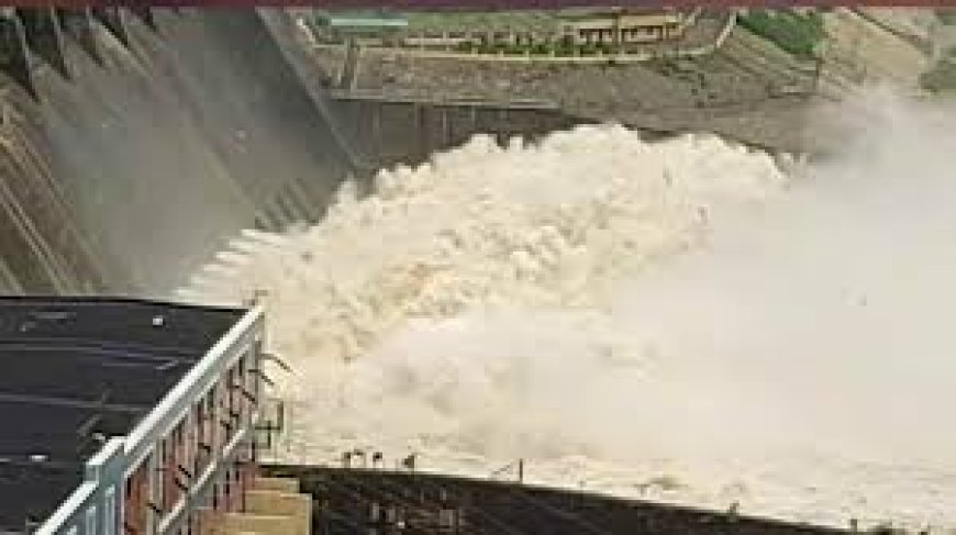 ହୀରାକୁଦ ଜଳଭଣ୍ଡାର: ୧୦ଟି ଗେଟ୍ ଦେଇ ନିଷ୍କାସିତ ହେଉଛି ବନ୍ୟାଜଳ