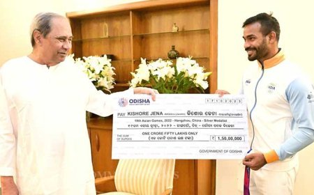 ଦେଢ଼ କୋଟିର ଚେକ୍ ସହ କିଶୋରଙ୍କୁ ସମ୍ବର୍ଦ୍ଧିତ କଲେ ମୁଖ୍ୟମନ୍ତ୍ରୀ