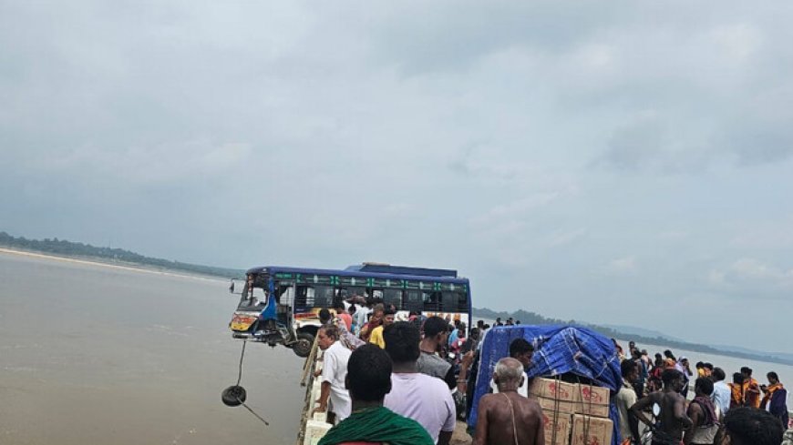 ମହାନଦୀ ବ୍ରିଜ ଉପରେ ଝୁଲି ରହିଛି ଯାତ୍ରୀବାହୀ ବସ୍