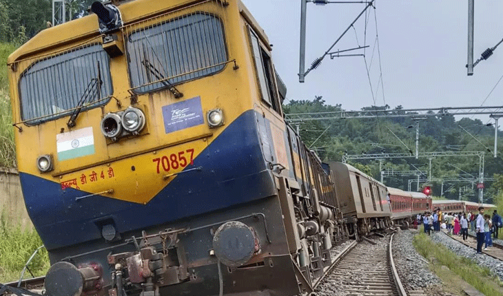 ମୁମ୍ବାଇ ଆସୁଥିବା ଲୋକମାନ୍ୟ ତିଲକ ଏକ୍ସପ୍ରେସ ଲାଇନଚ୍ଯୁତ