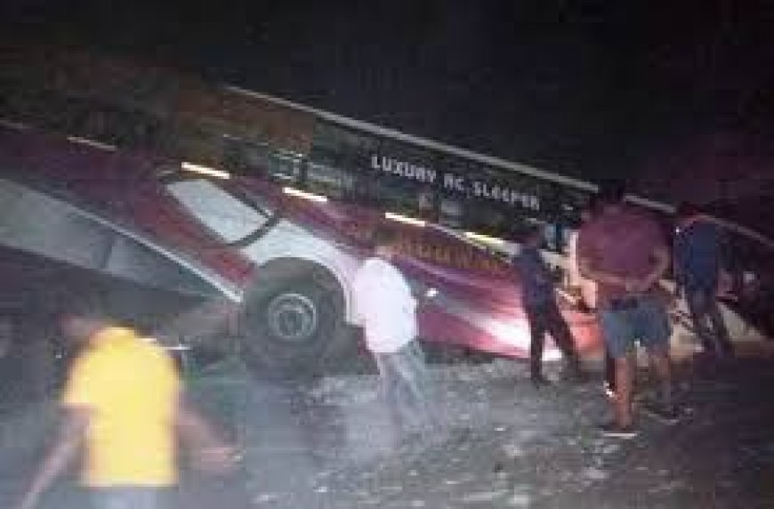 ଘନ କୁହୁଡ଼ି ଯୋଗୁଁ ଓଲଟିଲା ଘରୋଇ ଯାତ୍ରୀବାହୀ ବସ୍, ୨ ଗୁରୁତର