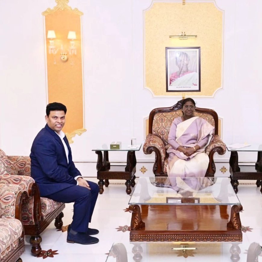 ରାଷ୍ଟ୍ରପତି ଦ୍ରୌପଦୀ ମୁର୍ମୁଙ୍କ ସହ ଓଡିଶାର ସର୍ଜନ ଡ଼ା. ପ୍ରଦୀପ କୁମାର ସେଠୀଙ୍କ ଶିଷ୍ଟାଚାର ଭେଟ  ।